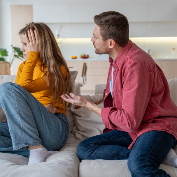 Hogyan állítsd meg a csendes elhidegülést, mielőtt szakítás lesz?